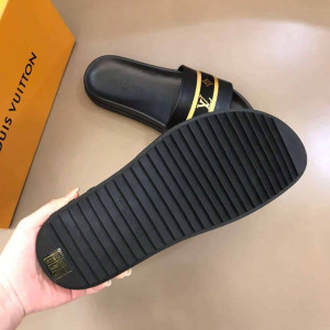 LOUIS VUITTON MEN SLIDES - LVS47