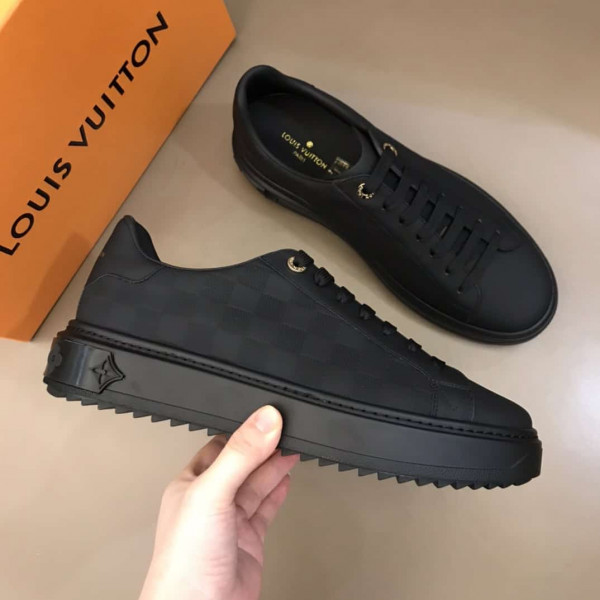 LOUIS VUITTON TIME OUT SNEAKER - LV139