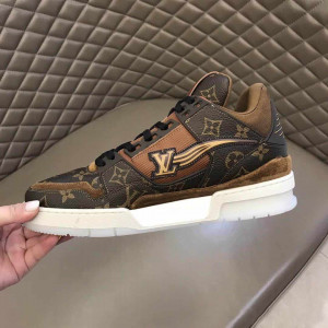 LOUIS VUITTON TRAINER SNEAKER - LV209