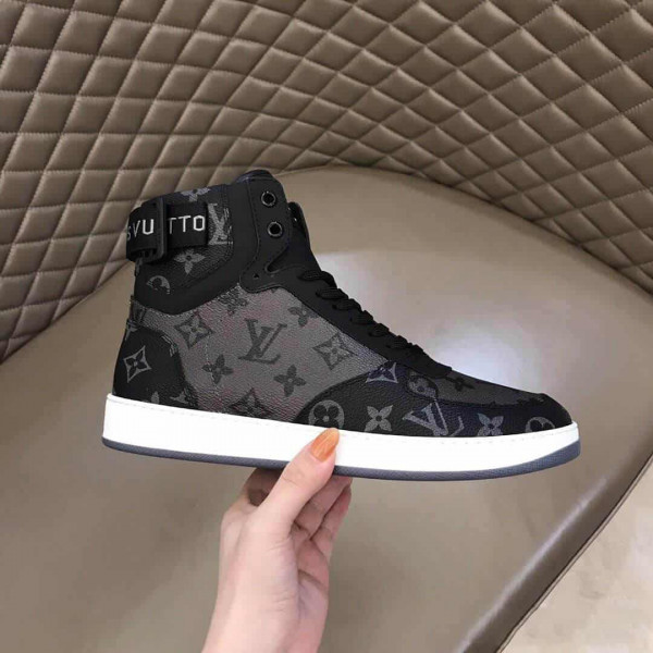 LOUIS VUITTON RIVOLI SNEAKER - LV226