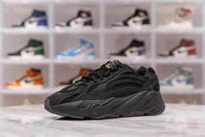 ADIDAS YEEZY BOOST 700 V2 VANTA