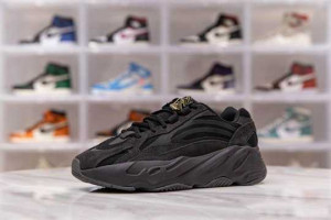 ADIDAS YEEZY BOOST 700 V2 VANTA - AD03