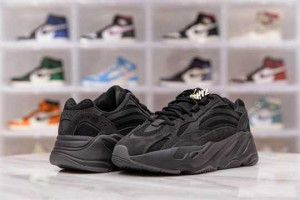 ADIDAS YEEZY BOOST 700 V2 VANTA - AD03