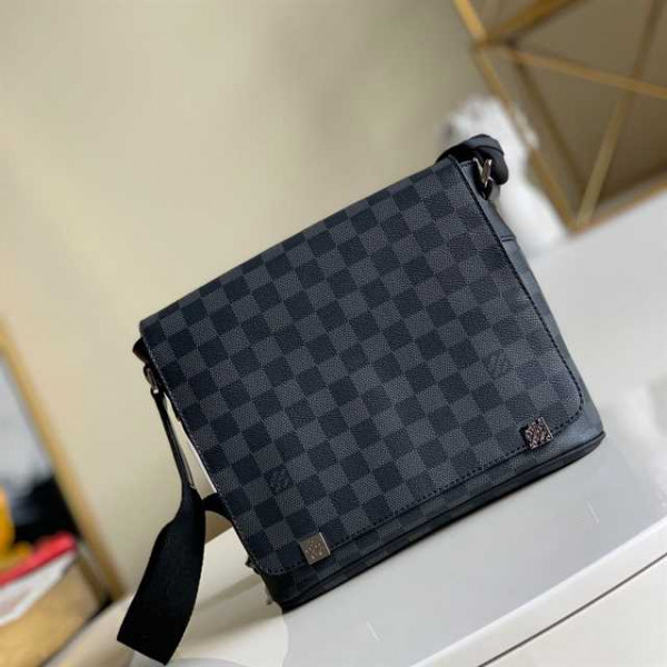 LOUIS VUITTON DISTRICT PM DAMIER EBENE CANVAS N41028