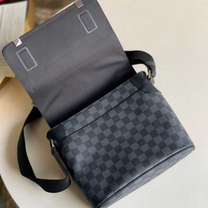 LOUIS VUITTON DISTRICT PM DAMIER EBENE CANVAS N41028