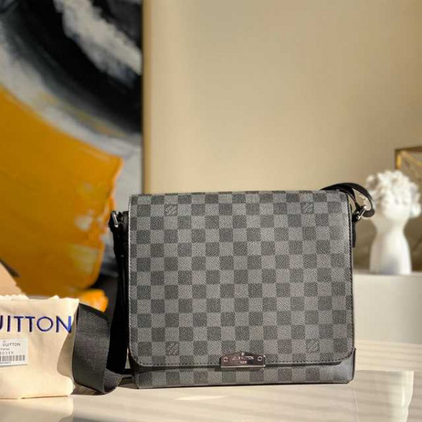 LOUIS VUITTON DISTRICT PM DAMIER GRAPHITE CANVAS N40349