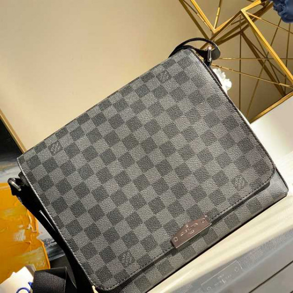 LOUIS VUITTON DISTRICT PM DAMIER GRAPHITE CANVAS N40349