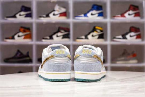 NIKE SB DUNK LOW SEAN CLIVER - NK26