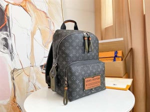 LOUIS VUITTON DISCOVERY BACKPACK - WLM180