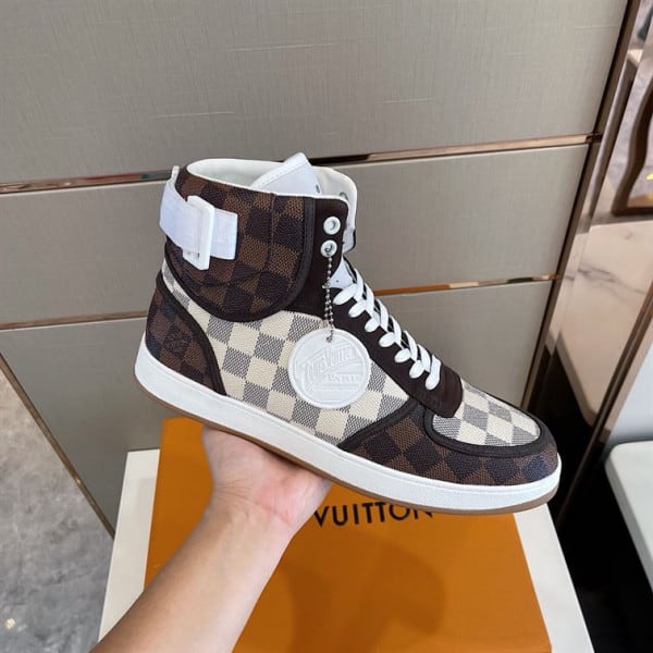 Louis Vuitton High Top Sneaker - Lsvt115