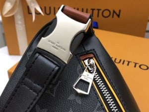 LOUIS VUITTON DISCOVERY BUMBAG - WLM194