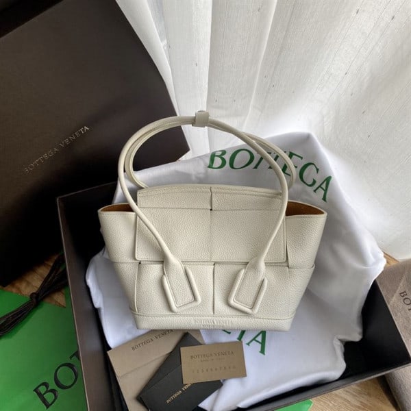 BOTTEGA VENETA WOMEN'S ARCO IN WHITE - WBV30