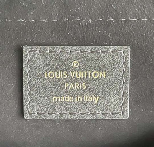 LOUIS VUITTON NEW WAVE CHAIN BAG -WLM74