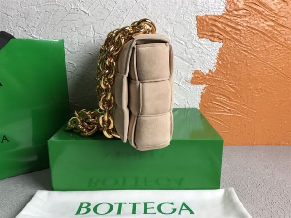 BOTTEGA VENETA WOMEN'S CHAIN CASSETTE IN PORRIDGE - WBV01