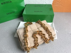 BOTTEGA VENETA WOMEN'S CHAIN CASSETTE IN PORRIDGE - WBV01