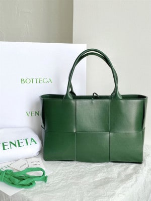 BOTTEGA VENETA WOMEN'S ARCO TOTE IN RAINTREE - WBV32