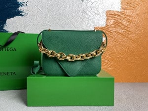 BOTTEGA VENETA WONMEN'S MOUNT IN JUNGLE - WBV17