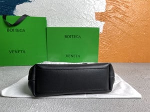 BOTTEGA VENETA WOMEN'S POINT IN NERO - WBV21