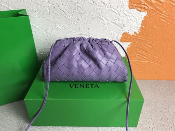 BOTTEGA VENETA WOMEN'S MINI POUCH IN LAVENDER - WBV25