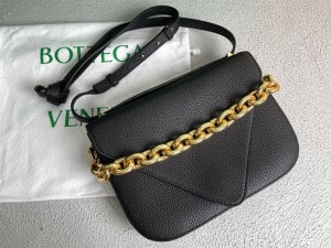 BOTTEGA VENETA WONMEN'S MOUNT IN BLACK - WBV14