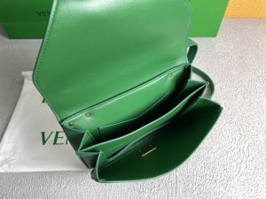 BOTTEGA VENETA WONMEN'S MOUNT IN JUNGLE - WBV17