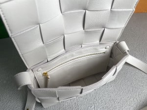 BOTTEGA VENETA WOMEN'S CASSETTE IN WHITE - WBV08