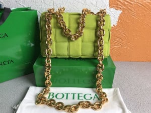 BOTTEGA VENETA WOMEN'S CHAIN CASSETTE IN KIWI - WBV02