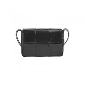 BOTTEGA VENETA MEN'S CASSETTE IN BLACK - WBV07