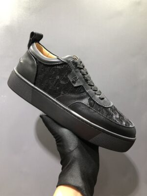 CHRISTIAN LOUBOUTIN LOW TOP SNEAKER - CL106