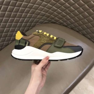 BURBERRY CHECK LACE-UP SNEAKERS IN MOSS GREEN - BBR094