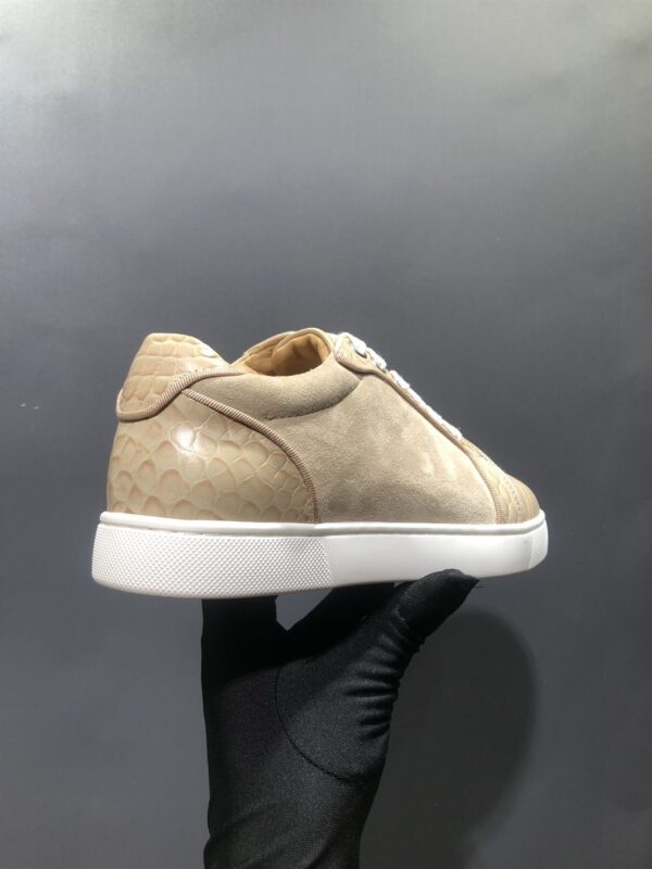 CHRISTIAN LOUBOUTIN LOW TOP SNEAKER - CL115