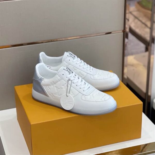 LOUIS VUITTON RIVOLI SNEAKER - LSVT142