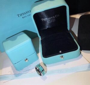 TIFFANY & CO. JEWELREY - WJL71