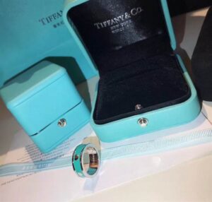 TIFFANY & CO. JEWELREY - WJL71