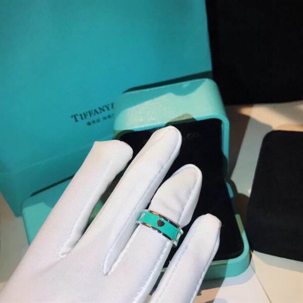 TIFFANY & CO. JEWELREY - WJL71