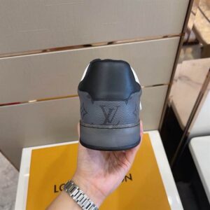 LOUIS VUITTON RIVOLI SNEAKER - LSVT141