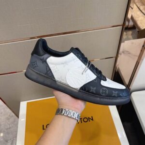 LOUIS VUITTON RIVOLI SNEAKER - LSVT141