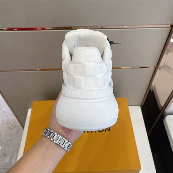 LOUIS VUITTON SHOW UP SNEAKER – LSVT225