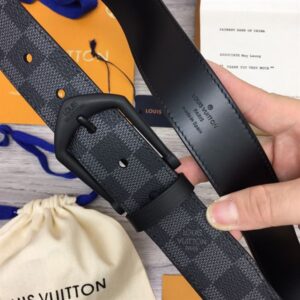 LOUIS VUITTON BELT - B043