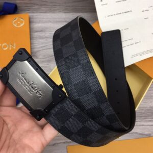 LOUIS VUITTON BELT - B070