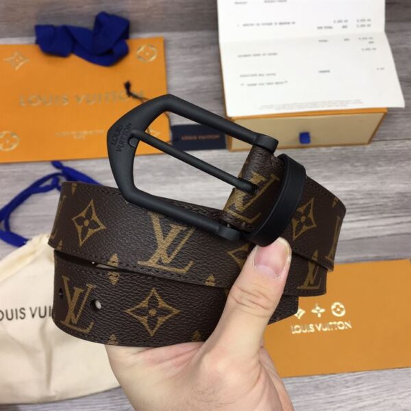 LOUIS VUITTON BELT - B075