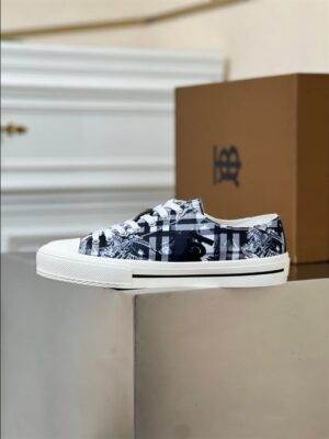 BURBERRY LOW-TOP SNEAKERS - BBR115