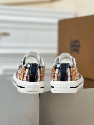 BURBERRY LOW-TOP SNEAKERS - BBR116