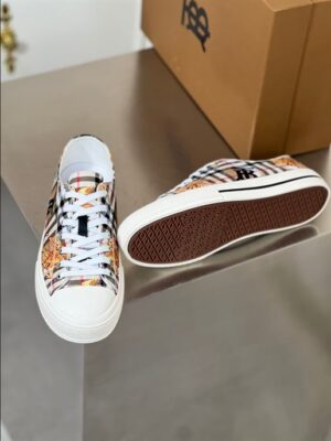 BURBERRY LOW-TOP SNEAKERS - BBR116