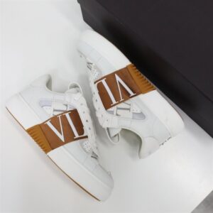 LOW-TOP CALFSKIN VL7N SNEAKER WITH BANDS - VLS025