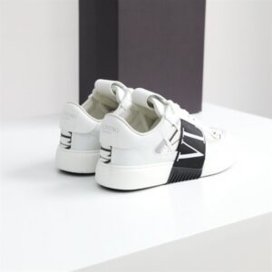 LOW-TOP CALFSKIN VL7N SNEAKER WITH BANDS - VLS030