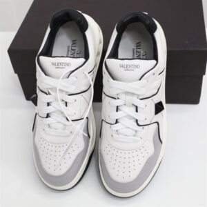 ONE STUD LOW-TOP NAPPA SNEAKER - VLS037