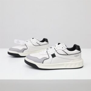 ONE STUD LOW-TOP NAPPA SNEAKER - VLS037