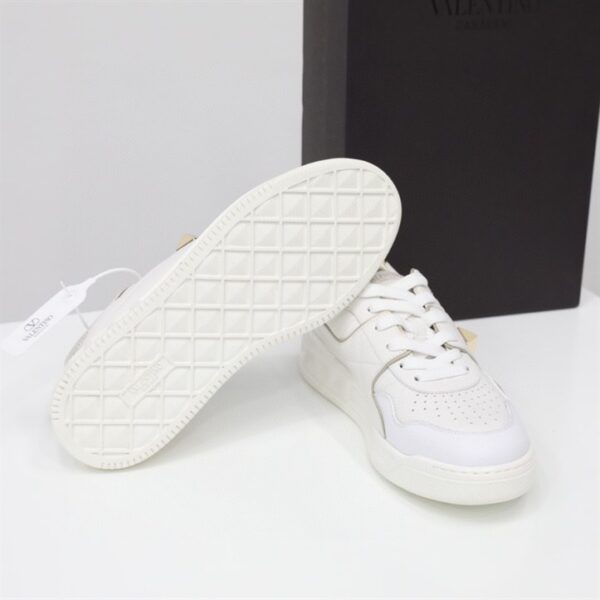 ONE STUD LOW-TOP NAPPA SNEAKER - VLS039