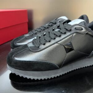 STUD AROUND LOW-TOP CALFSKIN AND NAPPA LEATHER SNEAKER - VLS001